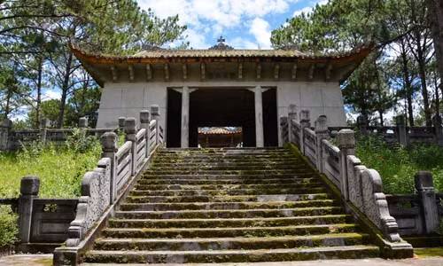 Tổng thể lăng mộ Nguyễn Hữu Hào.