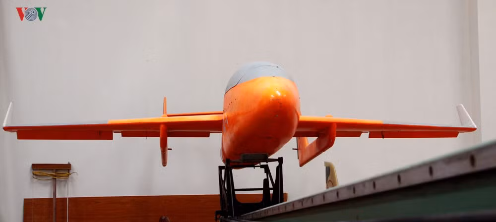 ...và có loại cất cánh nhờ hệ thống phóng.