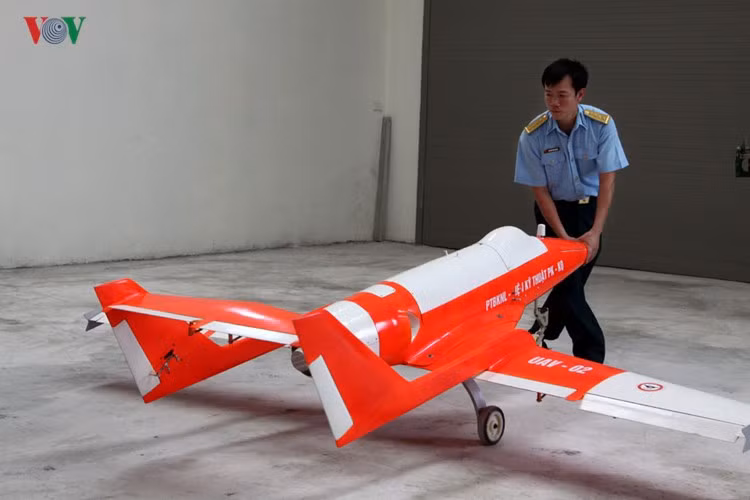 Một chiếc máy bay không người lái loại UAV-02 đã được hoàn thiện...