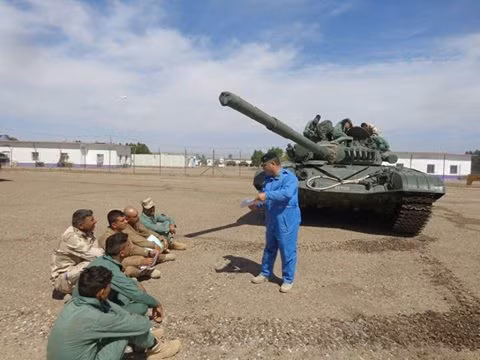 Việc học tập vận hành xe tăng T-72M1 với binh sĩ Iraq là khá dễ dàng vì vốn dĩ Quân đội Iraq từ thời Saddam Hussein đến nay vẫn đang dùng các dòng xe tăng T-72.