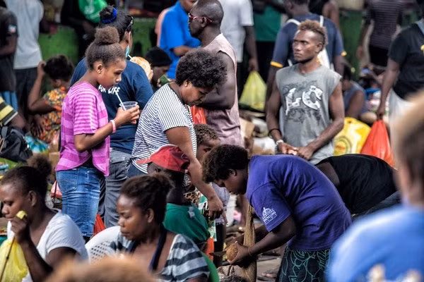 Người mua kẻ bán luôn nhộn nhịp. Ảnh Sina