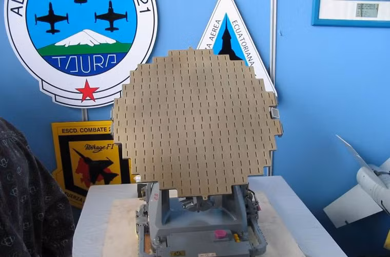 Cụ thể, các máy bay F-5E/F của Thái Lan được trang bị radar điều khiển hỏa lực EL/M-2032 do Israel sản xuất, có tầm trinh sát tối đa đến 150km, hỗ trợ thiết lập bản độ độ phân giản cao trong chế độ không đối đất....