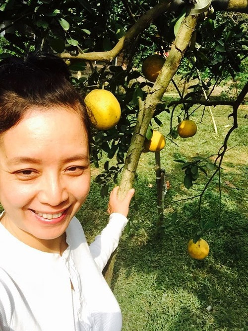 Đặc biệt khi thấy những cây mình trồng cho quả chín, chị rất hạnh phúc.