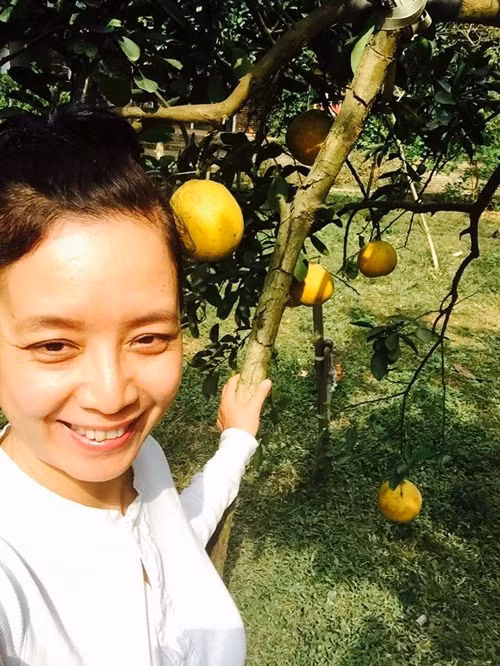 Đặc biệt khi thấy những cây mình trồng cho quả chín, chị rất hạnh phúc.