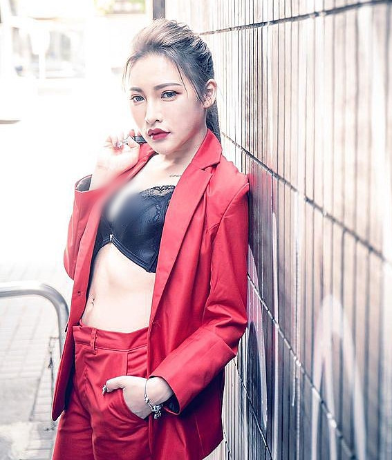 Đáng tiếc, cô nàng lại lựa chọn con đường hắc hồng để có thể trở nên nổi tiếng một cách nhanh chóng.