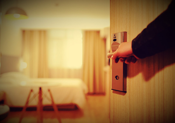 Anh re day som bat thuong, em vo xinh dep hoang so vi...