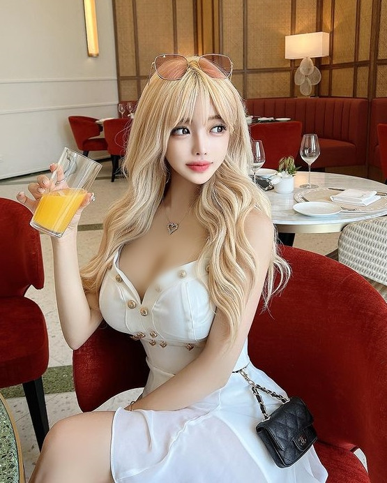 Các fan hâm mộ của Lovely rất ngưỡng mộ phong cách gợi cảm mà không phản cảm của Lovely.