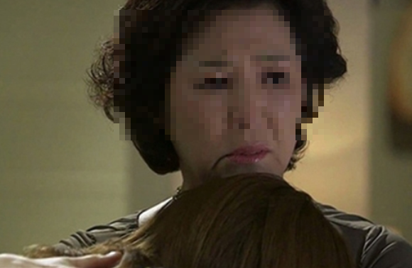 Me vo den nha cham chau, con re bien thai gio tro doi bai