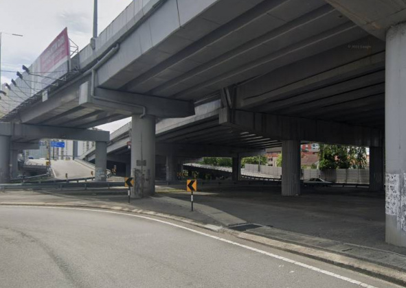 Cha nem 3 con tu cau vuot cao 20 met khien du luan bang hoang