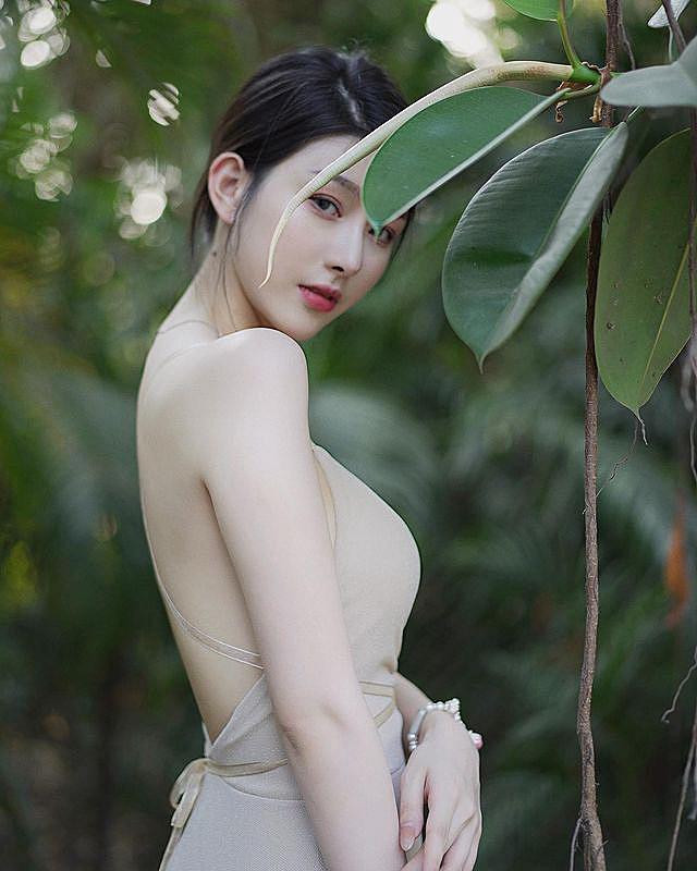 Rất nhanh sau đó, danh tính của hot girl đã được tìm ra, đó là Kristy, một trong những hot girl mới nổi nhận được đông đảo sự chú ý.