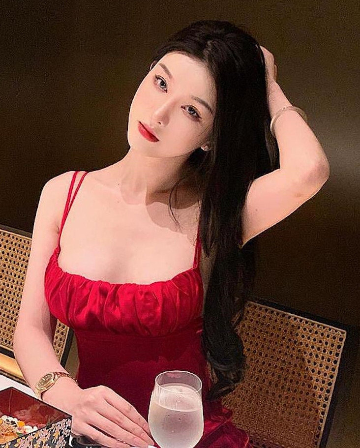 Đa số fan hâm mộ của Kristy đều cho rằng, dù mặc hở, hot girl này cũng không đem lại cảm giác thô tục, lố lăng.