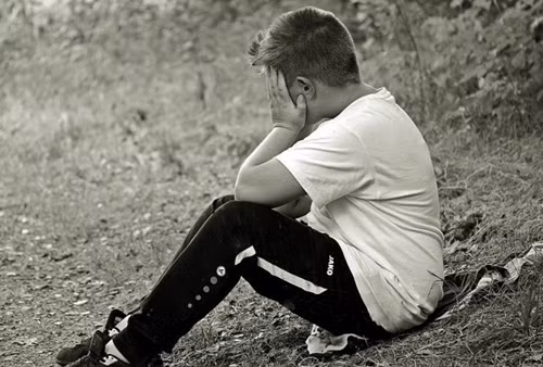 Ngua mat di kham, phat hoang vi ran mu ky sinh khap nguoi