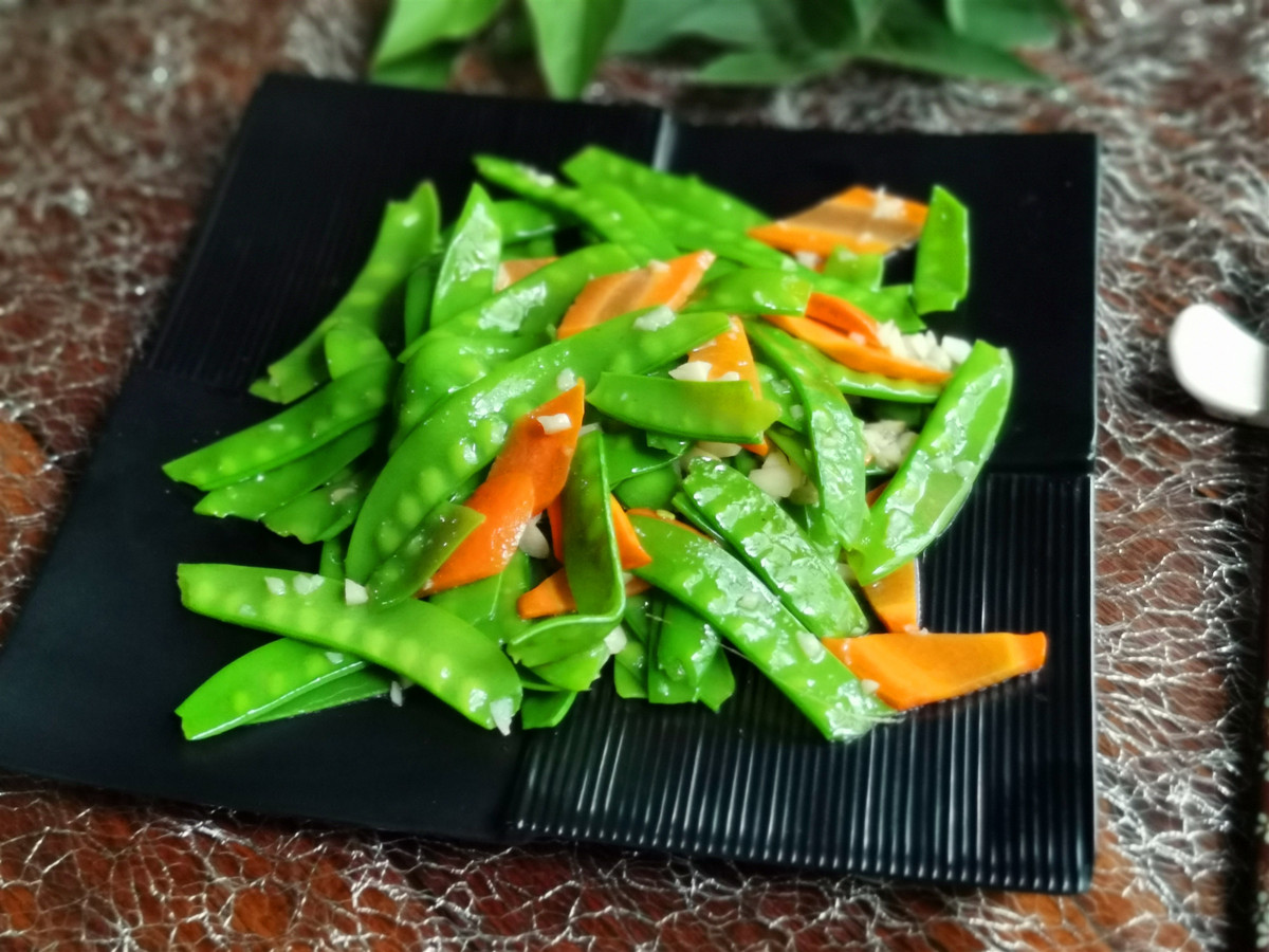 Nó cũng giúp điều chỉnh quá trình trao đổi chất của da, giúp da hồng hào, căng bóng, giúp duy trì sức khỏe của làn da.