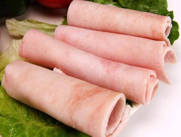 Da lợn hay còn gọi là bì lợn chứa nhiều collagen, là một trong những bộ phận rất được chị em phụ nữ yêu thích. Tuy nhiên, đa số mọi người chê bì lợn béo, khi chế biến sẽ cắt bỏ đi. Tuy nhiên, bì lợn không hề vô dụng, nó có chứa dưỡng chất, ăn uống điều độ sẽ giúp cơ thể khoẻ mạnh, dẻo dai hơn. (Ảnh minh họa)