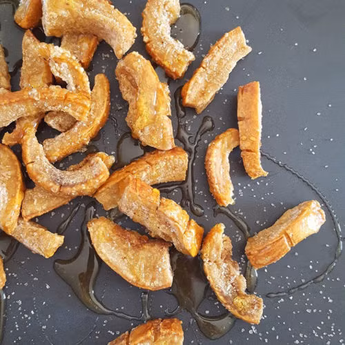 Ngoài ra, bì lợn còn giúp thúc đẩy tuần hoàn máu và bổ máu: Trong bì lợn có dưỡng chất bổ máu, có thể được sử dụng để điều trị đau họng, thiếu máu và các rối loạn chảy máu khác nhau.