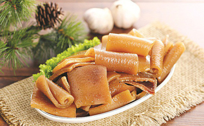 Giúp cơ bắp chắc khỏe và xương chắc khỏe cũng là một trong những tác dụng của bì lợn. Bởi bì lợn rất giàu collagen, là dưỡng chất không thể thiếu đối với gân và xương của con người, nó giúp tăng cường cơ bắp và xương, đồng thời thúc đẩy sự phát triển của tóc và móng tay.