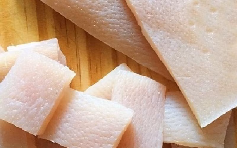 Bì lợn cải thiện khả năng miễn dịch. Do rất giàu protein, chất béo và carbohydrate, có thể bổ sung dinh dưỡng và cải thiện khả năng miễn dịch, ăn thường xuyên bì lợn có thể trì hoãn quá trình lão hóa.