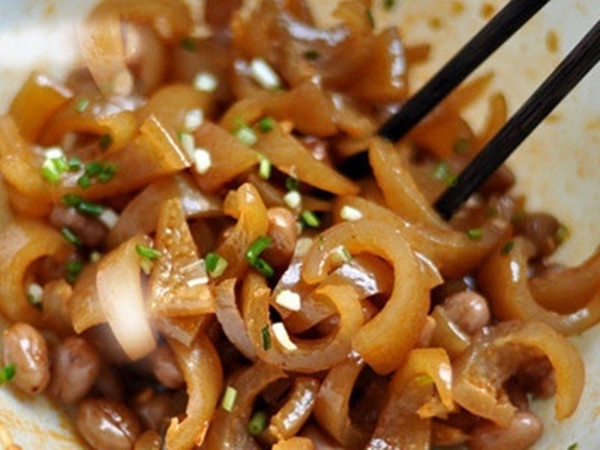 3. Người béo phì Đối với những người béo phì, năng lượng nạp vào từ việc ăn bì lợn sẽ làm tăng gánh nặng cho cơ thể và làm trầm trọng thêm tình trạng béo phì.