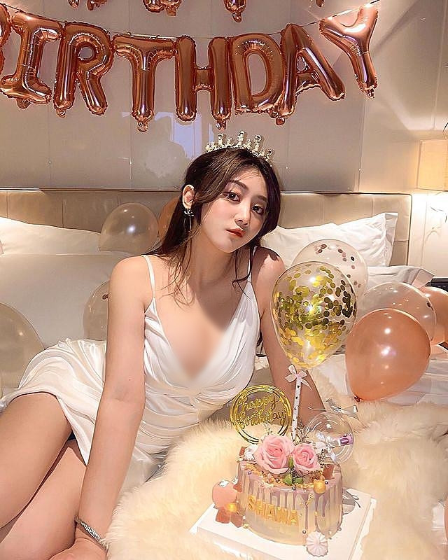 Tuy vậy, lần gây sự chú ý bằng trang phục cương thi gợi cảm này, Hạ Nghiên Tâm cũng nhận về không ít bình luận tiêu cực.