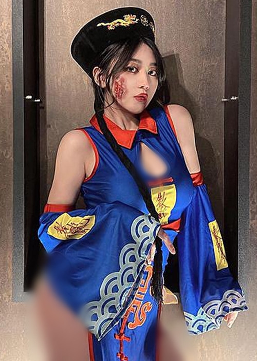 Mới đây, cư dân mạng chia sẻ rầm rộ hình ảnh của một hot girl hóa trang thành cương thi trong trang phục gợi cảm. Rất nhanh sau đó, danh tính của cô nàng được tìm ra.