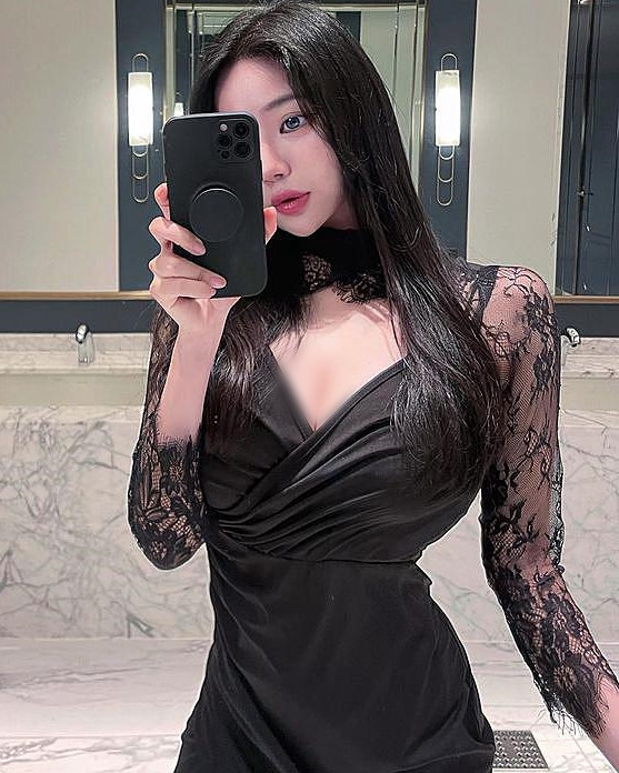 Mọi người không ngừng ngưỡng mộ và ca ngợi nhan sắc cùng thân hình của cô. Thế nhưng, theo Loyewe, để có được thân hình này, cô cũng không hề dễ dàng mà luôn phải tập luyện rất nghiêm khắc.