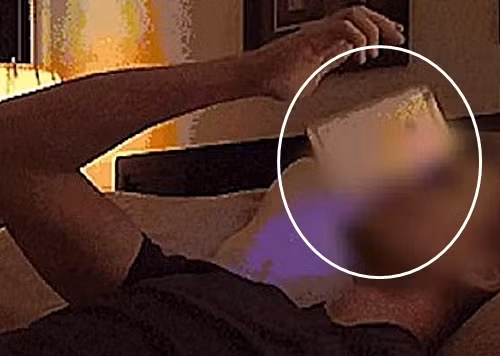 Dùng điện thoại trước khi đi ngủ, chàng trai suýt mù vĩnh viễn Dung dien thoai truoc khi di ngu, chang trai suyt mu vinh vien