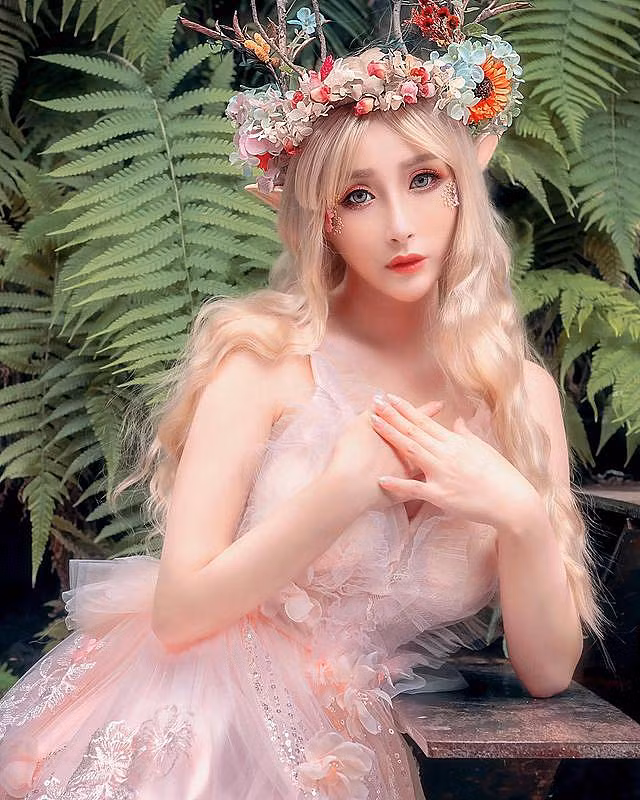 Cô nàng không chỉ rất chăm đến phòng tập thể hình mà còn rèn luyện cả quyền anh một cách đều đặn.