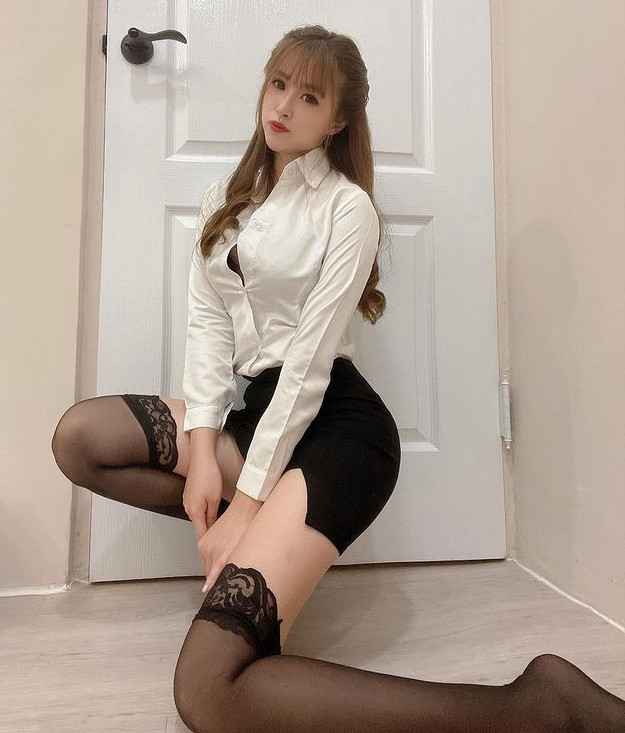 Gợi cảm mà không phản cảm, Lillian đang dần từng bước lấy được thiện cảm của nhiều người hơn.