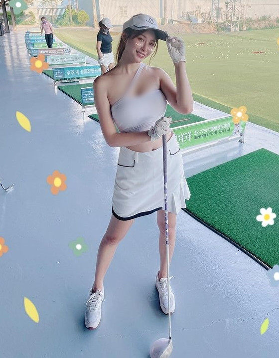 Theo như cô nàng chia sẻ, ngoại hình quyến rũ và những đường cong nóng bỏng của cô không phải tự nhiên mà có.