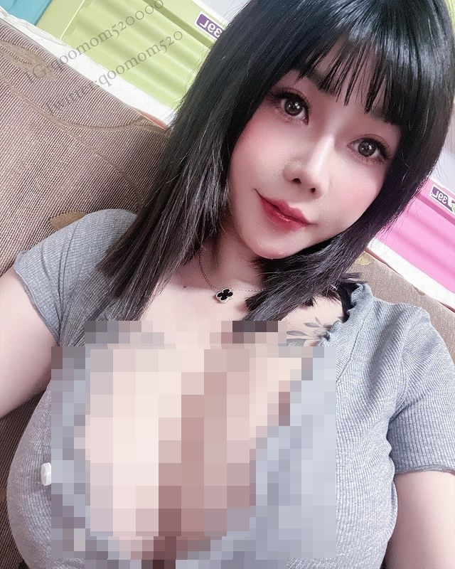 Đa số mọi người đều chỉ trích cô nàng là người không biết xấu hổ, hám danh lợi, vì nổi tiếng mà bất chấp tất cả, hạ thấp cả danh dự bản thân.