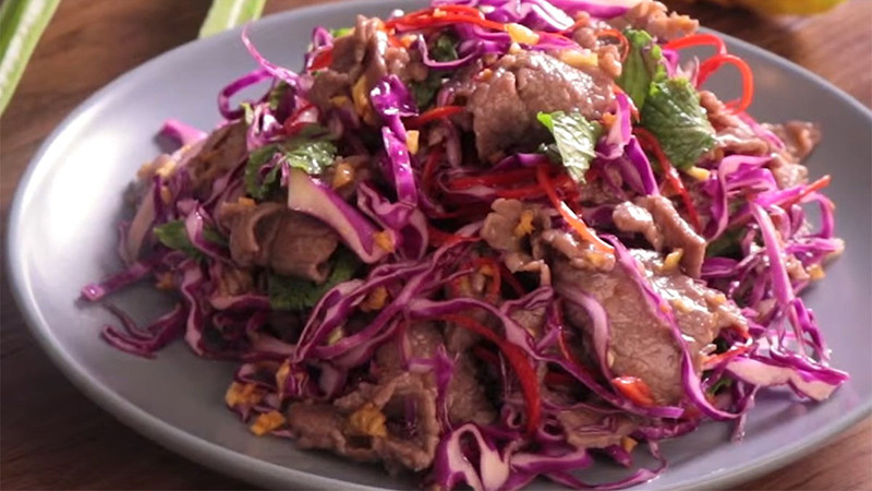 Đặc biệt, bắp cải tím giúp loại bỏ độc tố khỏi cơ thể, ăn nhiều thì cơ thể sẽ được thải độc thường xuyên, mỡ bụng cũng biến mất.