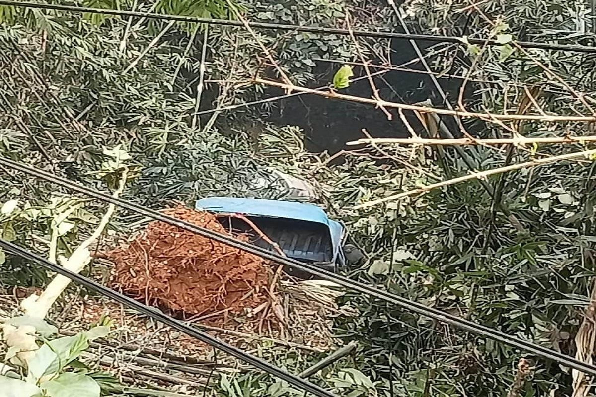 Thanh Hoa: 2 xe lao xuong vuc sau sau va cham, tai xe thoat nan