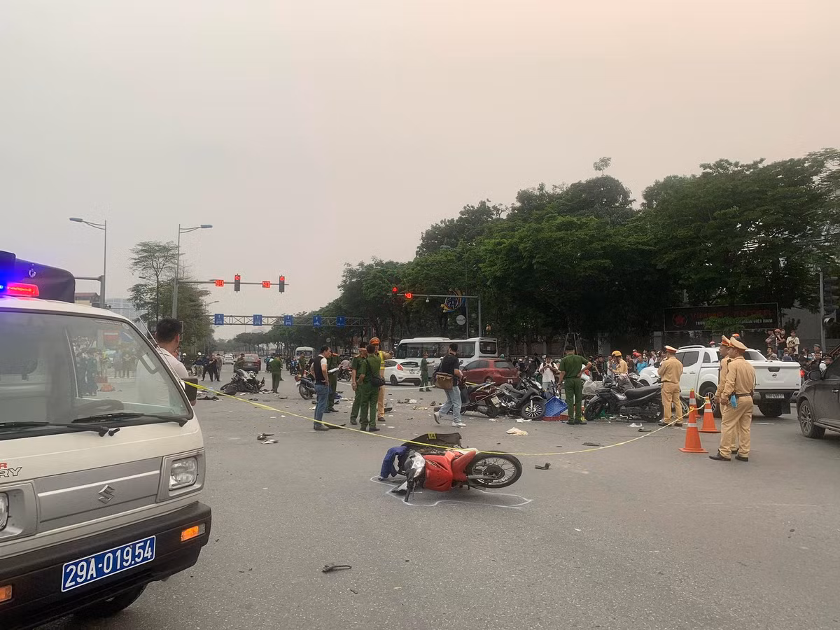 Ngay sau khi nhận được tin báo Đội CSGT đường bộ số 2 - Phòng CSGT - CATP Hà Nội đã phối hợp cùng Công an phường Xuân La, Công an quận Tây Hồ đưa người bị nạn đi cấp cứu. 