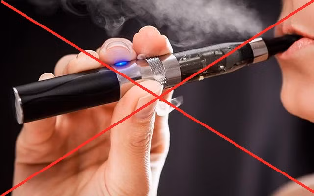 Ha Noi Lam ro 2 vu hoc sinh nhap vien vi thuoc la dien tu