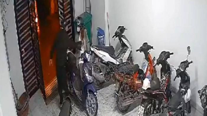 Hà Nội: Xác minh kẻ biến thái sàm sỡ cô gái lúc nửa đêm Ha Noi: Xac minh ke bien thai sam so co gai luc nua dem