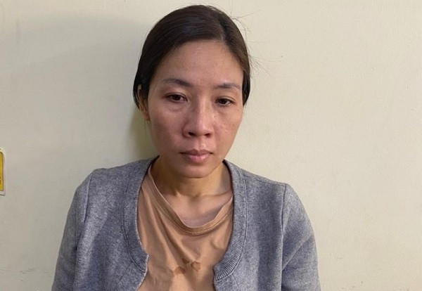  Nữ giúp việc phá két sắt trộm hơn 2 tỷ của chủ nhà: Hoàng Thị Hải Ly (SN 1980 ở Thanh Hóa) biết chủ nhà ở ở phường Phạm Đình Hổ, quận Hai Bà Trưng, Hà Nội giàu có, thường để tiền và vàng trong 2 chiếc két sắt ở tầng 3. Lòng tham nổi lên, Ly lên mạng Internet, tìm đọc thông tin, cách mở được loại két có mã số và dùng chìa. Ngày 24/10/2022, Ly đã mở được két sắt đầu tiên. Ba ngày sau, khi đã tiêu sạch số tiền, vàng lấy trộm, Ly tiếp tục mở được chiếc két thứ hai. Tổng số tiền hơn 2 tỷ. Ngày 4/11, Công an quận Hai Bà Trưng đã tạm giữ Hoàng Thị Hải Ly để điều tra.