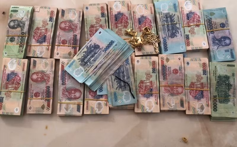 Cơ quan Công an khuyến cáo, khi tìm người giúp việc, cần tìm hiểu rõ hoàn cảnh, kiểm tra giấy tờ tuỳ thân và đến cơ quan Công an đăng ký tạm trú; đồng thời không để tài sản hớ hênh khiến lòng tham của một số người trỗi dậy. Đây cũng là bài học cảnh giác cho nhiều gia đình trong việc quản lý tài sản và thuê người giúp việc trong nhà, tránh trường hợp đáng tiếc xảy ra. (Ảnh minh hoạ) 