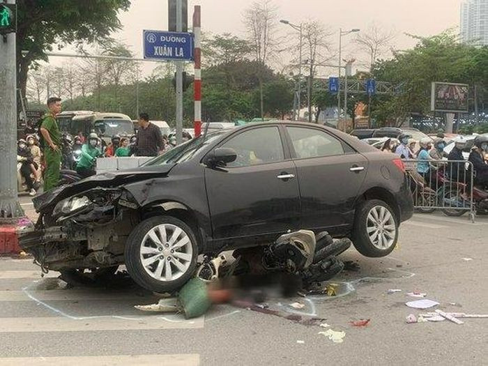 Xe đâm liên hoàn, 18 người bị thương: Bé 3 tuổi tình trạng rất nặng Xe dam lien hoan, 18 nguoi bi thuong: Be 3 tuoi tinh trang rat nang