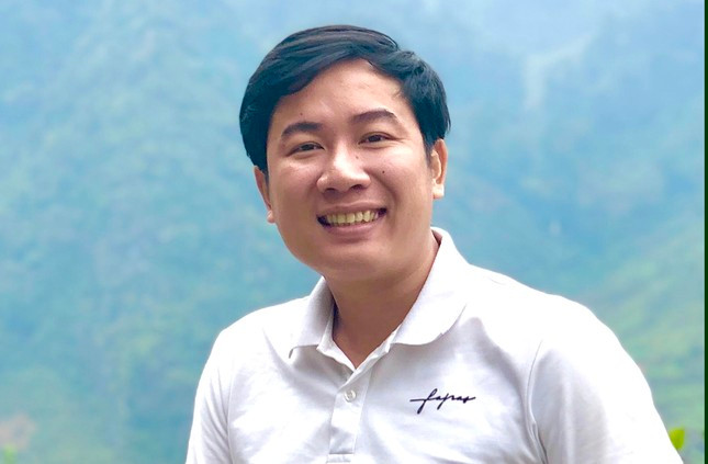 Đại biểu Trần Kim Phẳng (SN 1995) Ủy viên Ban Chấp hành, Phó Trưởng Ban Phong trào Tỉnh đoàn Bến Tre. Với nhiều sáng kiến, cách làm hiệu quả trong công tác Đoàn và phong trào thanh thiếu nhi, anh Phẳng đã nhận được nhiều khen thưởng như Bằng khen của T.Ư Đoàn, T.Ư Hội Sinh viên Việt Nam, Tỉnh Đoàn Bến Tre...