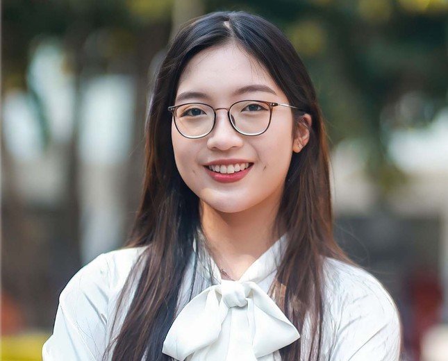 Đại biểu Đặng Minh Châu (SN 2001) sinh viên năm 4 trường Đại học Ngoại thương (Hà Nội) nguyên là Phó Chủ tịch Hội Sinh viên của trường. Minh Châu từng đạt danh hiệu "Sinh viên 5 tốt" cấp thành phố năm 2022; Bằng khen chứng nhận "Đã đạt thành tích xuất sắc trong Công tác Hội và phong trào sinh viên Thủ đô năm học 2021-2022" của Hội sinh viên Việt Nam thành phố Hà Nội. Chị Châu sử dụng thành thạo tiếng Anh.