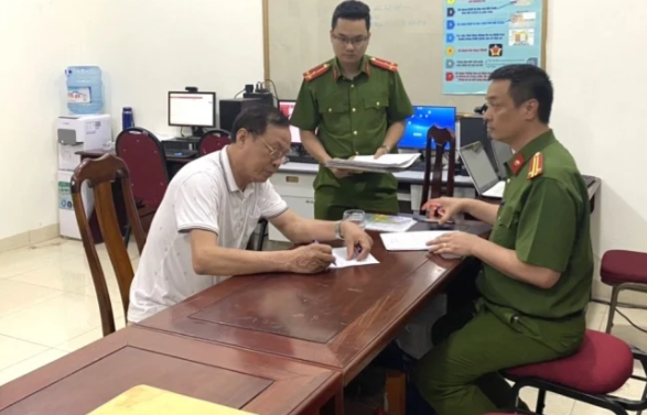 Tai xe o to dam lien hoan khien 18 nguoi bi thuong: Xu sao?