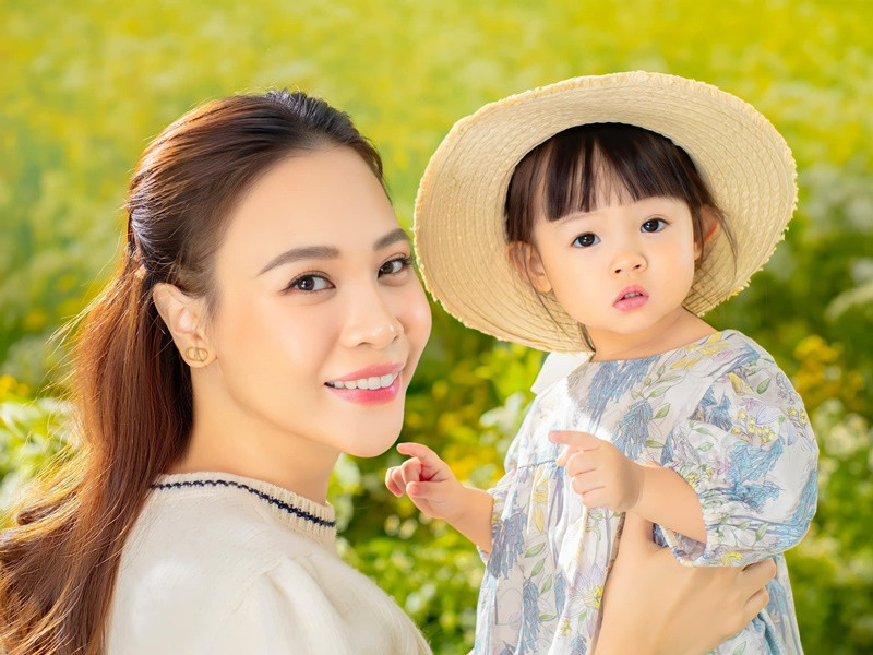 Đàm Thu Trang sinh con gái đầu lòng Suchin vào tháng 8/2020.