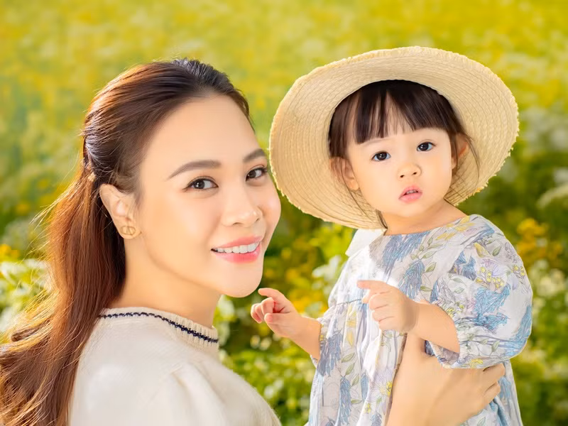 Đàm Thu Trang sinh con gái đầu lòng Suchin vào tháng 8/2020.