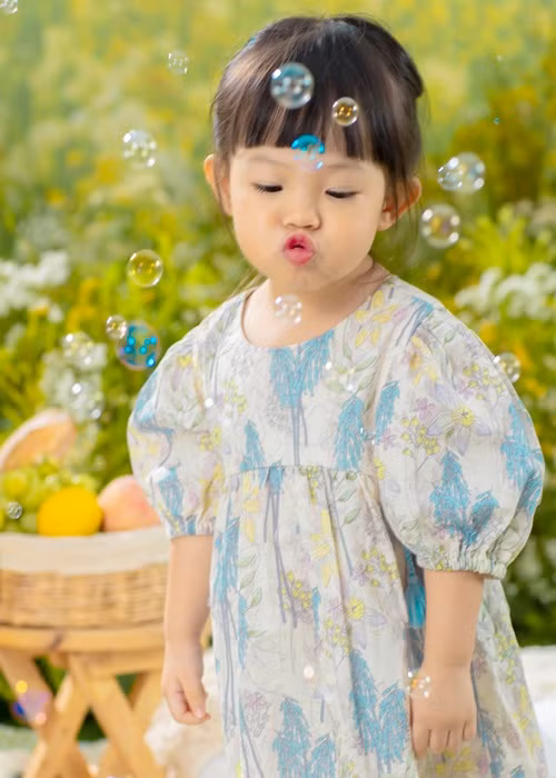 Cô công chúa nhà nữ ca sĩ càng lớn càng đáng yêu.