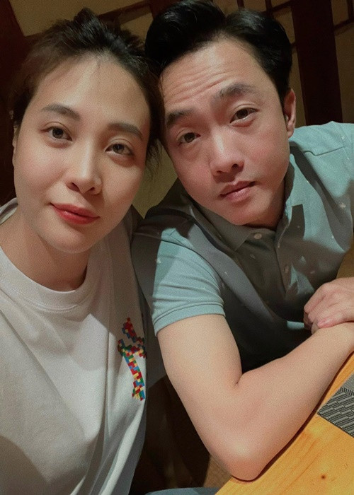 Nữ ca sĩ gốc Lạng Sơn cùng chồng vun vén tổ ấm. Ngoài ra, Đàm Thu Trang còn hỗ trợ Cường Đô la kinh doanh.