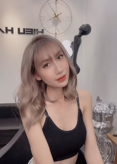 Lynk Lee liên tục thay đổi kiểu tóc, nhuộm màu sành điệu.