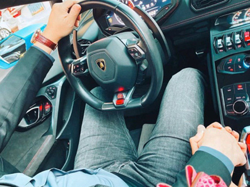 Nàng hoa hậu không ngại bày tỏ tình cảm với người yêu. Phạm Hương từng cảm ơn vì chồng sắp cưới đã chia sẻ mọi khoảnh khắc trong cuộc sống với cô.