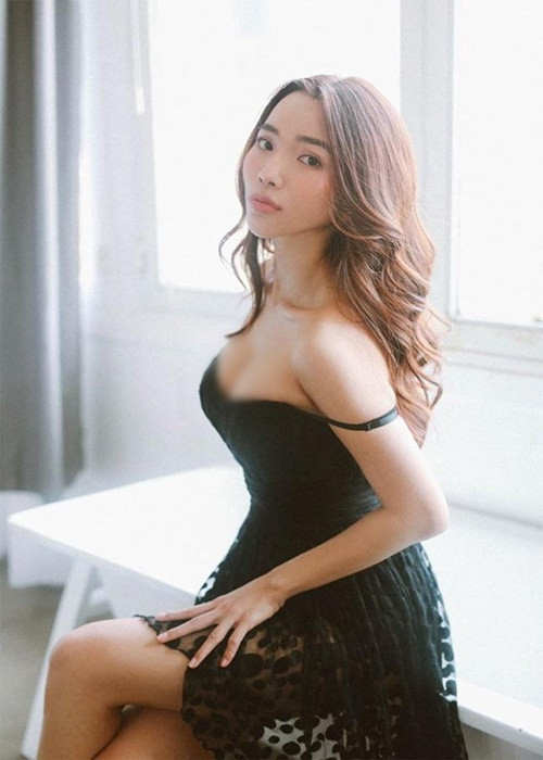 Bà xã của Ưng Hoàng Phúc sở hữu đường cong quyến rũ gây mê dù từng 3 lần sinh nở.