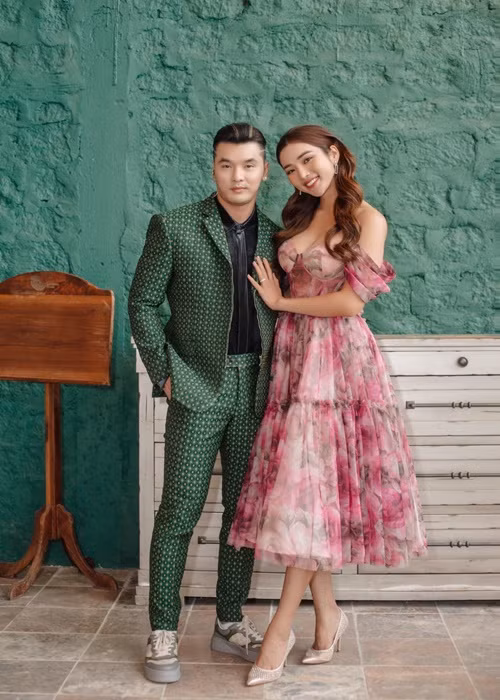 Vợ chồng Ưng Hoàng Phúc vẫn mặn nồng sau nhiều năm gắn bó.