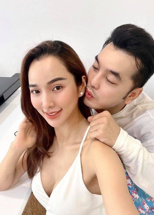 "Lần nào gặp con riêng của tôi, anh cũng đều hôn lên trán vì con dù đã 12-13 tuổi nhưng vẫn thích được hôn. Anh Phúc hiểu tâm lý đó", Kim Cương chia sẻ.